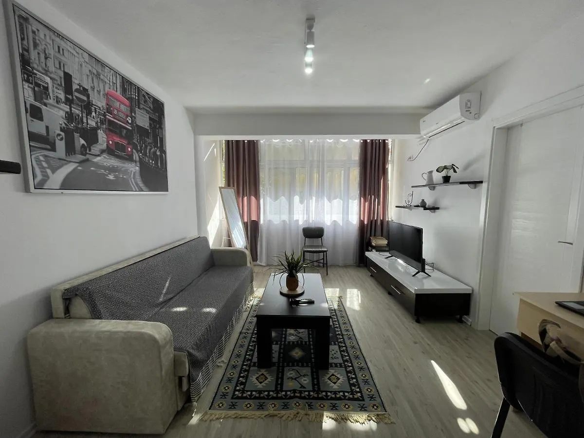 Downtown Boulevard Enchanting Apartment! Tirana Apartment