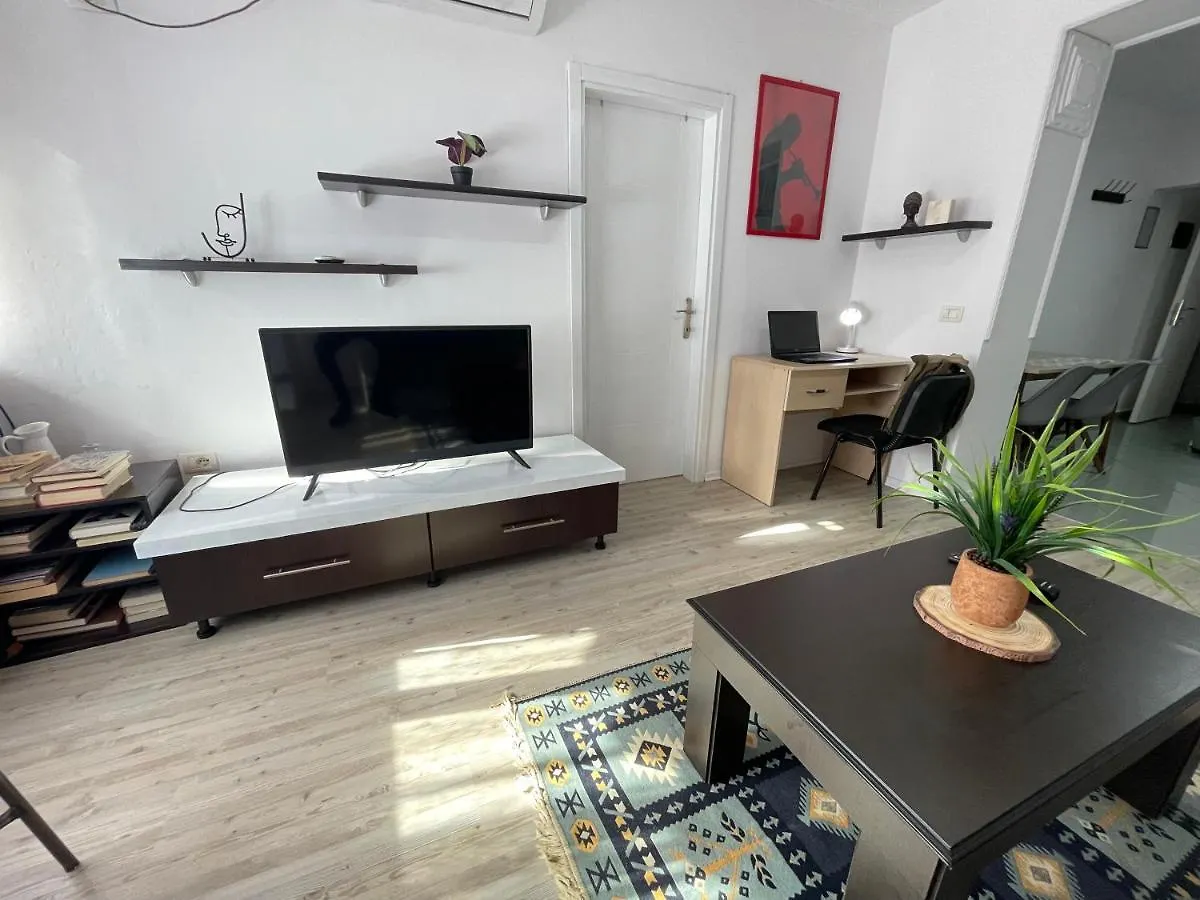 Downtown Boulevard Enchanting Apartment! Tirana Albanien