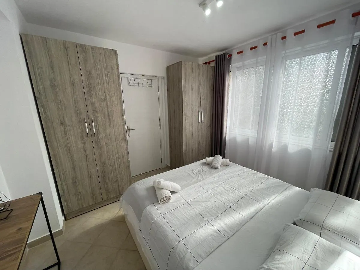 Downtown Boulevard Enchanting Apartment! Tirana