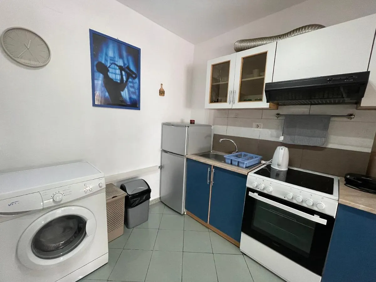 Downtown Boulevard Enchanting Apartment! Tirana 0*,
